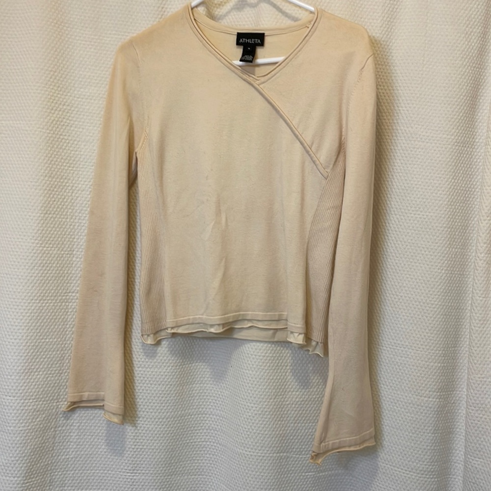 Great condition! ATHLETA v-neck sweater. Beige/Tan. Medium.
